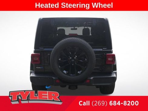 Used 2023 Jeep Wrangler Unlimited Sahara w/ Cold Weather Group AWD/4WD image 7
