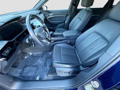 Used 2023 Audi e-tron Premium Plus w/ Premium Plus Package image 21