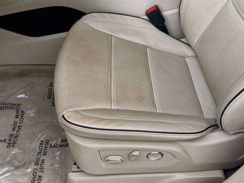 Used 2024 Cadillac Escalade Premium Luxury AWD/4WD image 21