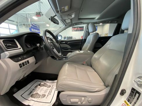 Used 2015 Toyota Highlander Limited image 10