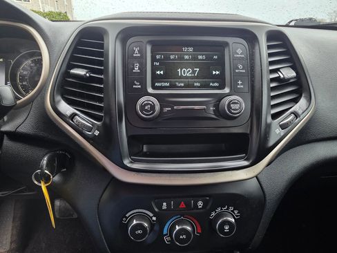Used 2016 Jeep Cherokee Sport AWD/4WD image 11