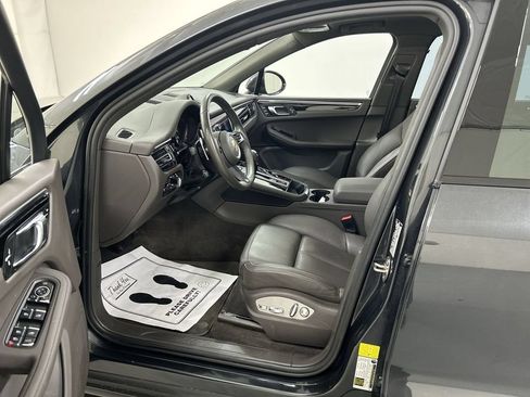 Certified 2023 Porsche Macan AWD/4WD image 9