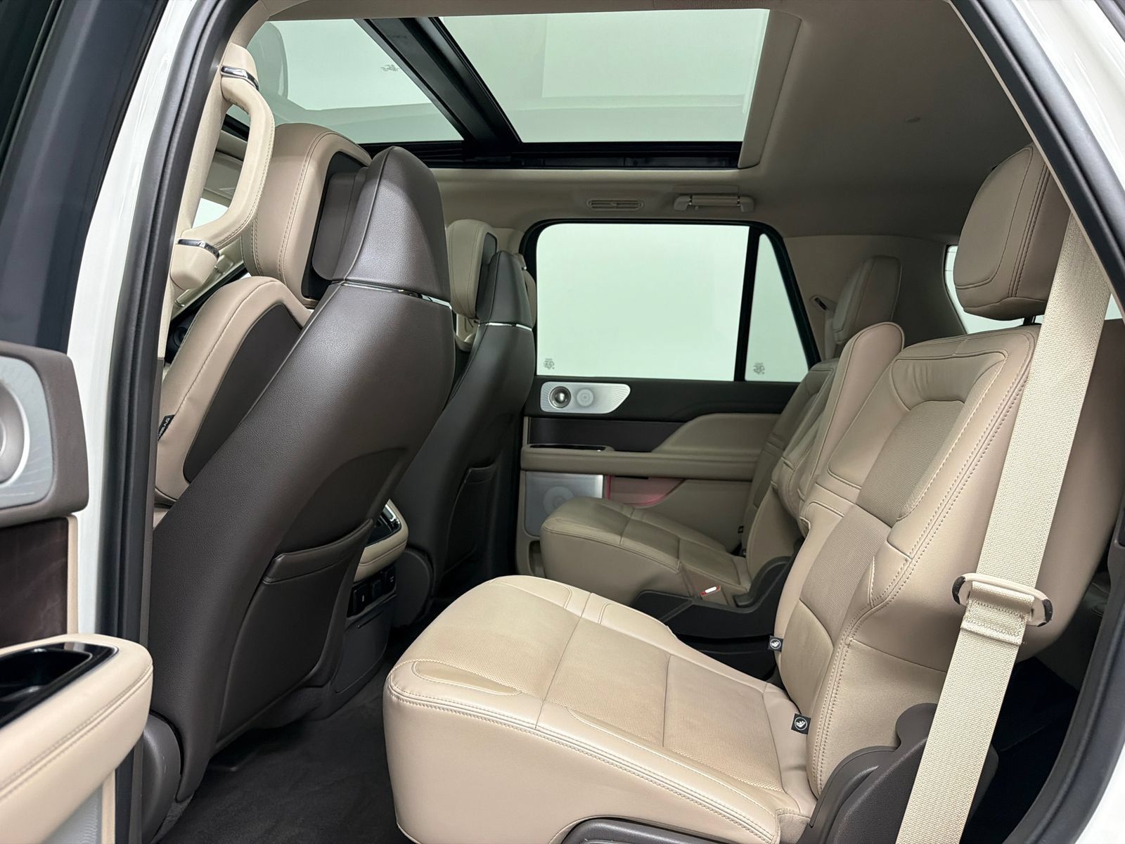 Certified 2023 Lincoln Navigator Reserve AWD/4WD image 21