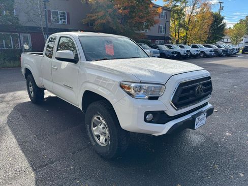 Used 2022 Toyota Tacoma SR5 RWD image 7