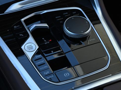 Certified 2025 BMW X6 xDrive40i w/ Premium Package image 22