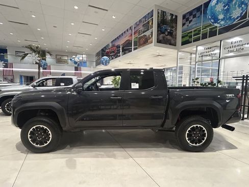 Used 2025 Toyota Tacoma TRD Off-Road image 3