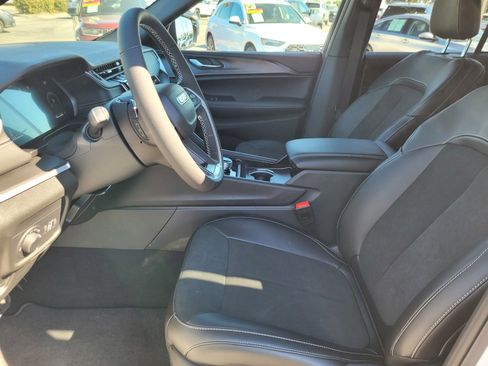 New 2025 Jeep Grand Cherokee Altitude AWD/4WD image 11