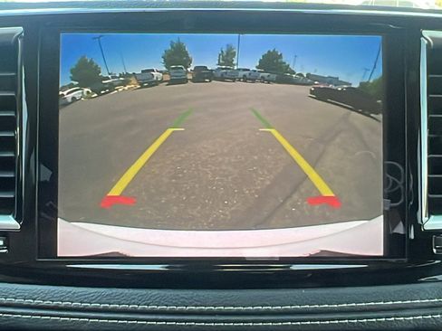 Used 2023 Chrysler Pacifica Touring-L image 25