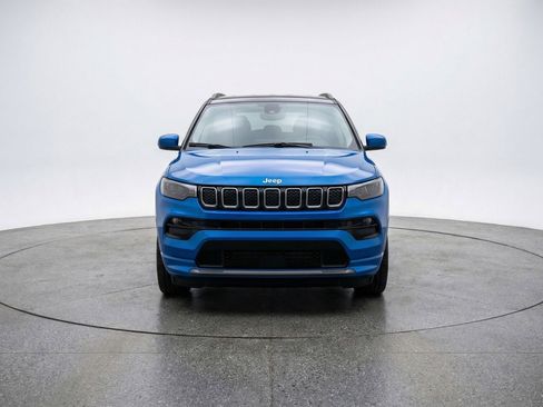Used 2025 Jeep Compass Limited AWD/4WD image 2