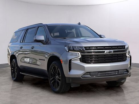 Used 2022 Chevrolet Suburban RST w/ Luxury Package AWD/4WD image 3