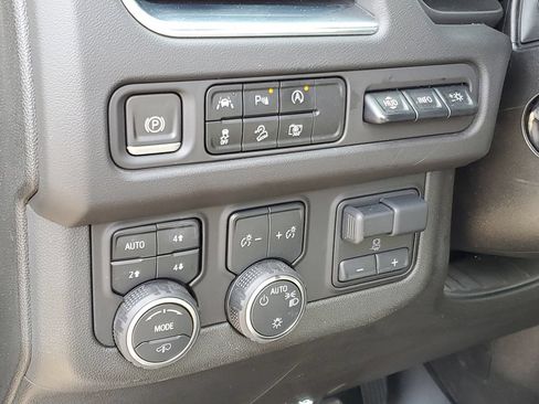 Certified 2023 Chevrolet Suburban High Country AWD/4WD image 12