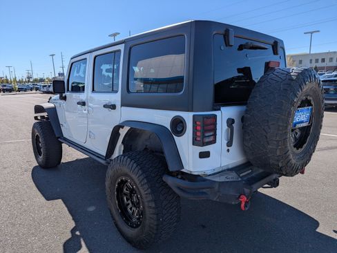 Used 2016 Jeep Wrangler Unlimited Rubicon w/ Connectivity Group AWD/4WD image 29