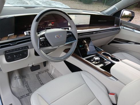 Certified 2026 Cadillac Escalade Platinum Sport w/ LPO, ONYX Package AWD/4WD image 13