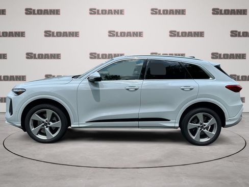 Used 2025 Audi Q5 Premium Plus w/ Premium Plus AWD/4WD image 2
