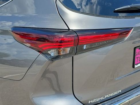 New 2026 Toyota Highlander Platinum AWD/4WD image 36