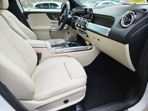 New 2026 Mercedes-Benz GLB 250 4MATIC image 11