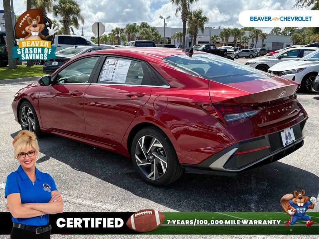 Used 2025 Hyundai Elantra SEL FWD image 5