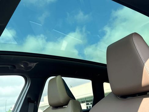 Used 2025 BMW X3 xDrive30i w/ Convenience Package image 4