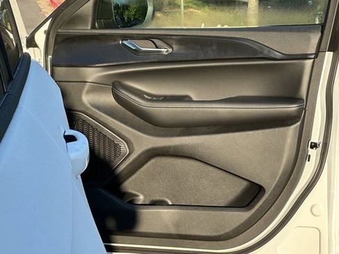 New 2025 Jeep Grand Cherokee L Laredo image 14