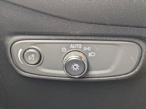 Used 2018 Chevrolet Equinox LS FWD image 20