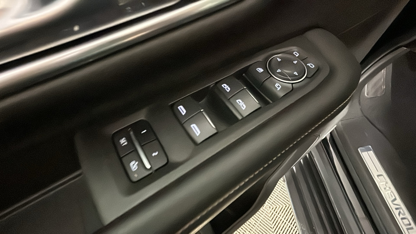Used 2021 Chevrolet Suburban Premier w/ Premium Package RWD image 12