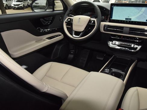 New 2026 Lincoln Corsair Reserve image 15