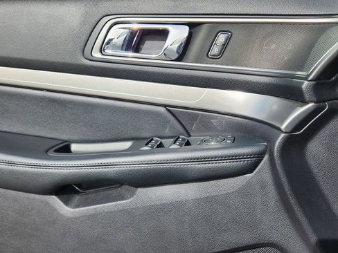 Certified 2018 Ford Explorer XLT image 8