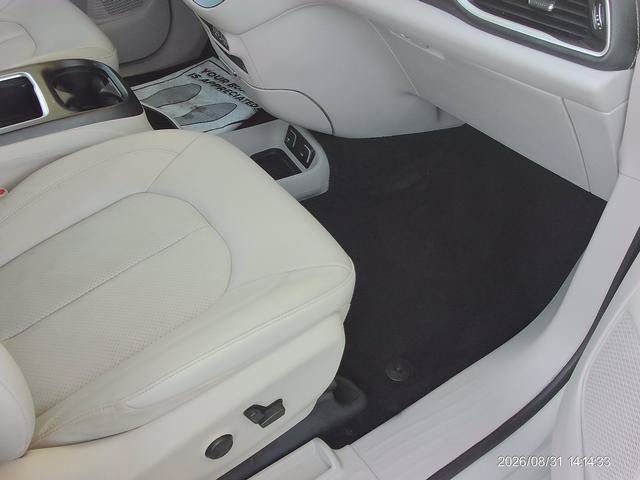 Used 2021 Chrysler Pacifica Touring-L w/ Uconnect Theater Family Group AWD/4WD image 17