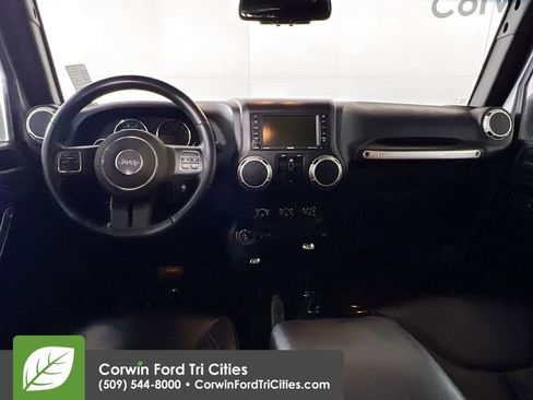 Used 2015 Jeep Wrangler Unlimited Sahara w/ Connectivity Group image 7