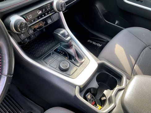 Used 2021 Toyota RAV4 SE w/ Weather & Moonroof Package AWD/4WD image 20