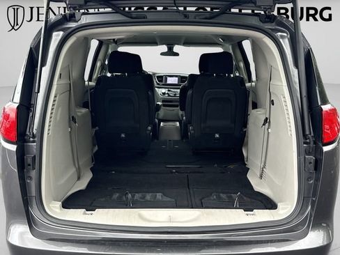 Used 2022 Chrysler Voyager LX FWD image 21