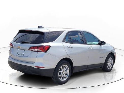 Used 2022 Chevrolet Equinox LS FWD image 5