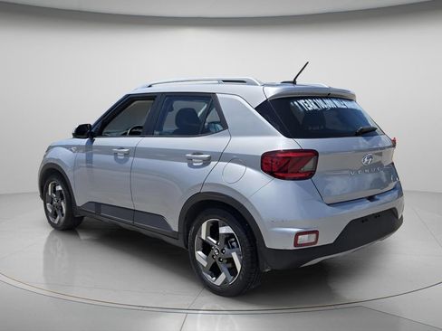 Used 2023 Hyundai Venue SEL FWD image 7