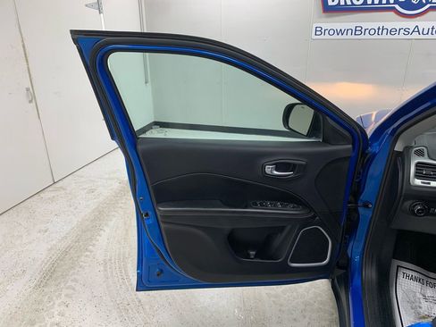 Used 2018 Jeep Compass Latitude w/ Popular Equipment Group image 11