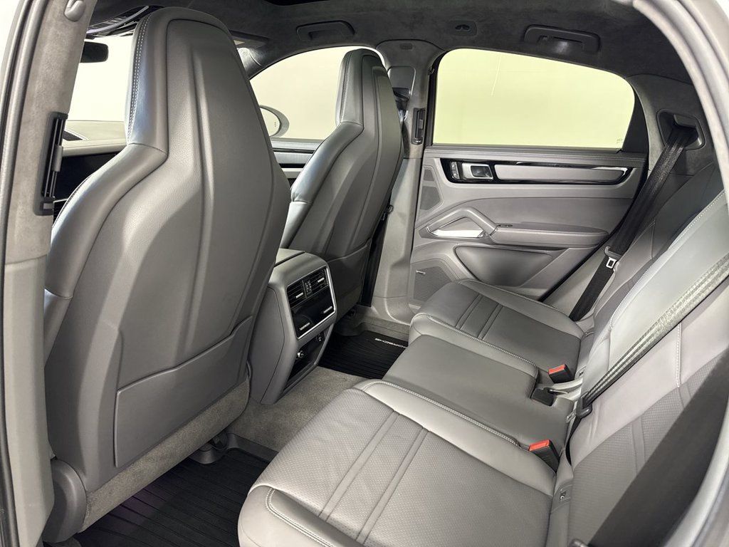 Certified 2023 Porsche Cayenne Turbo w/ Assistance Package AWD/4WD image 25