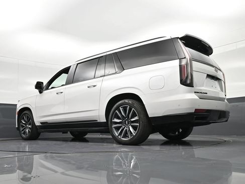 Used 2021 Cadillac Escalade ESV Sport w/ Driver Assist Tech Package RWD image 18