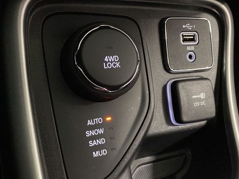 Used 2021 Jeep Compass Latitude w/ Convenience Group AWD/4WD image 19