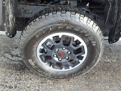Certified 2025 Toyota Tacoma TRD Off-Road image 28