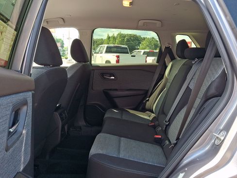 Used 2023 Nissan Rogue SV AWD/4WD image 11