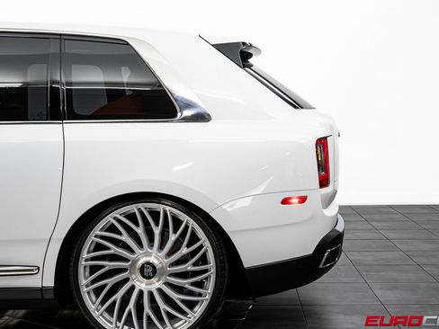 Used 2022 Rolls-Royce Cullinan image 16