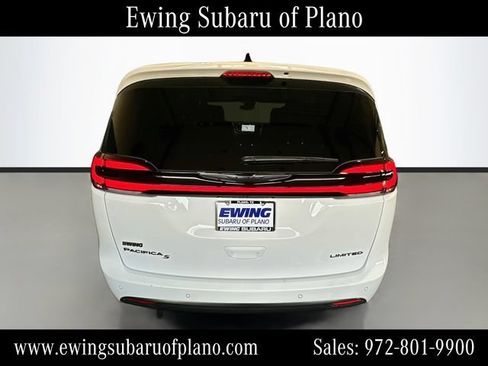 Used 2025 Chrysler Pacifica Limited FWD image 6