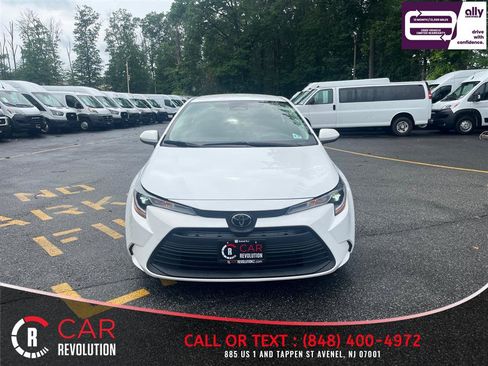 Used 2023 Toyota Corolla LE FWD image 3