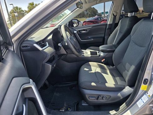 Used 2022 Toyota RAV4 XLE image 8
