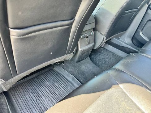 Used 2018 Ford Explorer XLT w/ Equipment Group 202A AWD/4WD image 12