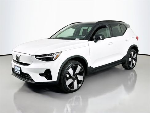 Used 2023 Volvo XC40 Recharge Ultimate w/ Protection Package Premier image 3