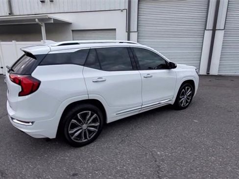 Used 2020 GMC Terrain Denali w/ Denali Premium Package image 8