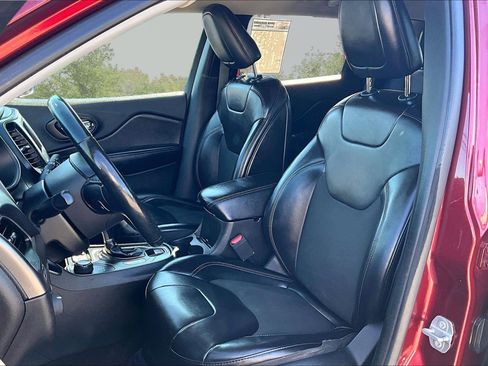 Used 2019 Jeep Cherokee Latitude Plus w/ Cold Weather Group image 25