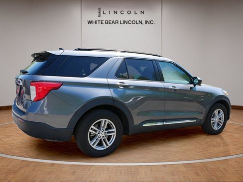 Used 2022 Ford Explorer XLT image 5