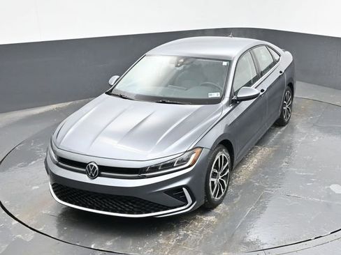 Used 2025 Volkswagen Jetta SE image 20