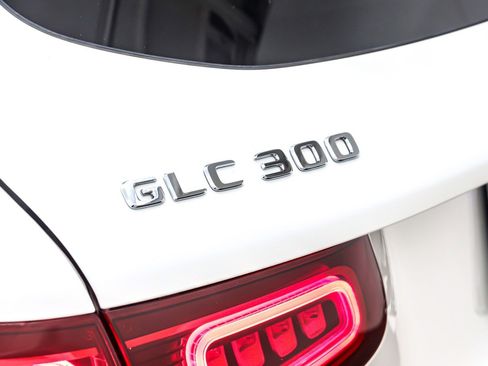 Used 2022 Mercedes-Benz GLC 300 image 9